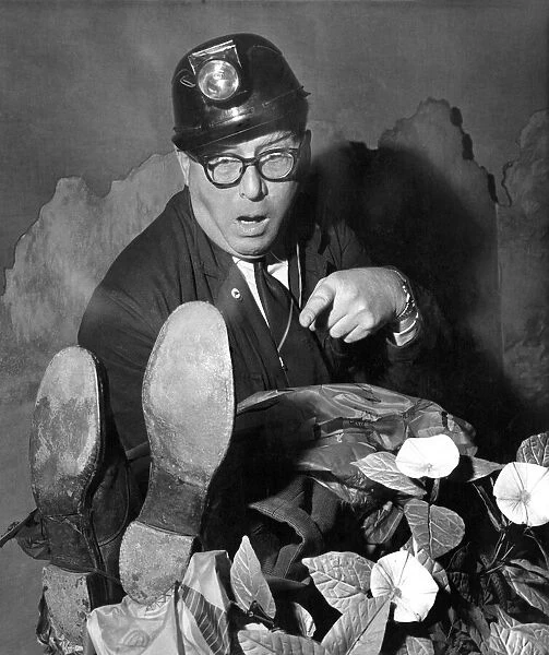 Alan Melville prepares to dispose of the body. January 1961 P011536