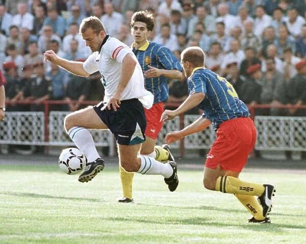 ALAN SHEARER IN ACTION DURING ENGLAND MATCH AGAINST MOLDOVA-SEPT 1996