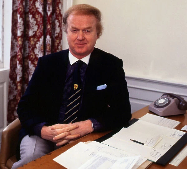 Archie MacPherson Sporst Commentator sitting at desk November 1985