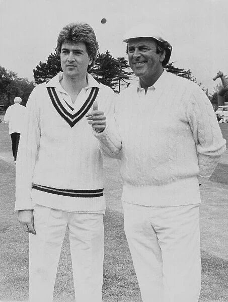 BBC television chat show Terry Wogan playing cricket May 1980 A©Mirrorpix