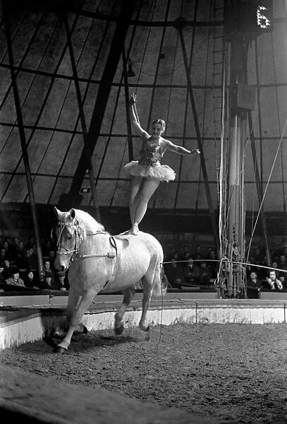 Bertram Mills Circus at Luton. April 1950 O23401-003