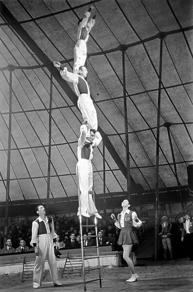Bertram Mills Circus at Luton. April 1950 O23401-011