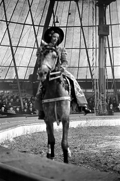 Bertram Mills Circus at Luton. April 1950 O23401-016