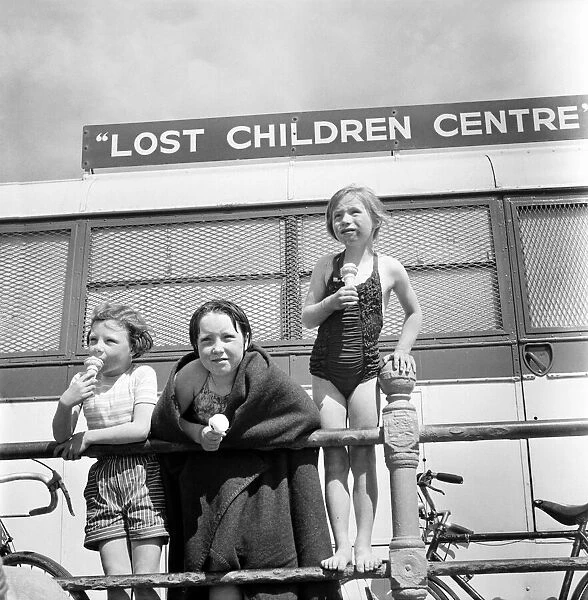 Blackpool beach lost children  /  sailing  /  crowds: Lost children at the Missing children