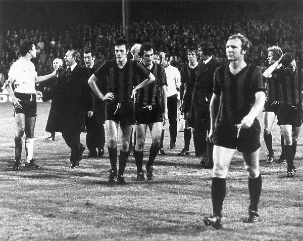 Bolton 2 v. Fulham 2. Bobby Moore leads Fulhams walkout