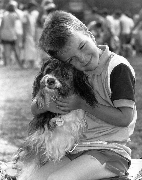 Boys best friend: Jamie Walker cuddles Pippin. August 1989 P006056