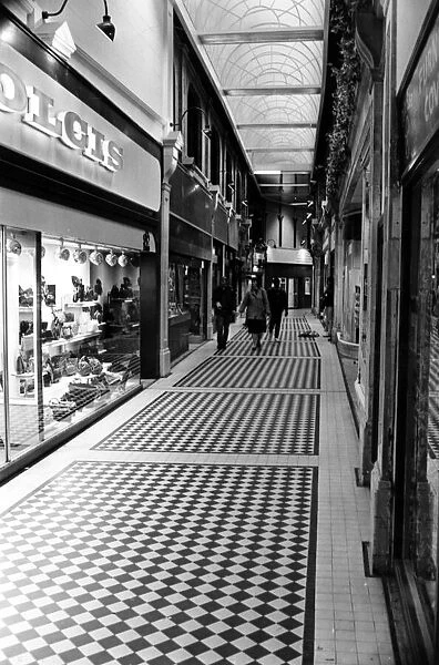 Cardiff - Arcades - Queen Street Arcade - 26th Nov 1986 - Western Mail