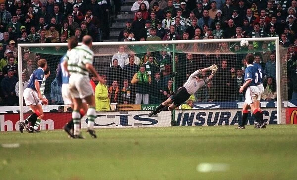 Celtic score second goal against Rangers January 1998