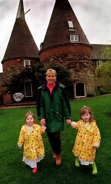 Cheryl Baker at home with her twins April 1998 Cheryl Baker TV presenter