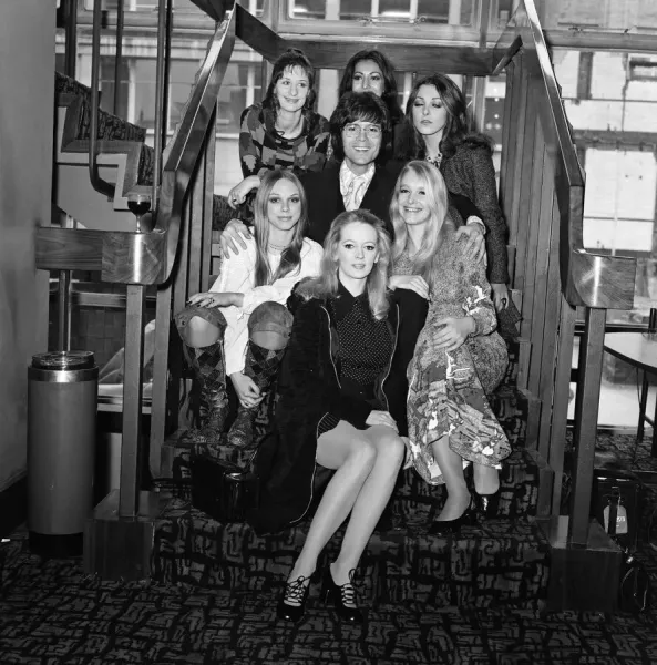 Cliff Richard with Pans People Print Art Prints, Posters