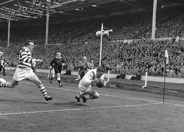 Coetzer scores another try for Wakefield Trinity in the Rugby League Cup Final against