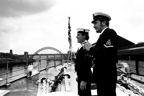 County Class guided missile destroyer HMS London arrives on the River Tyne for