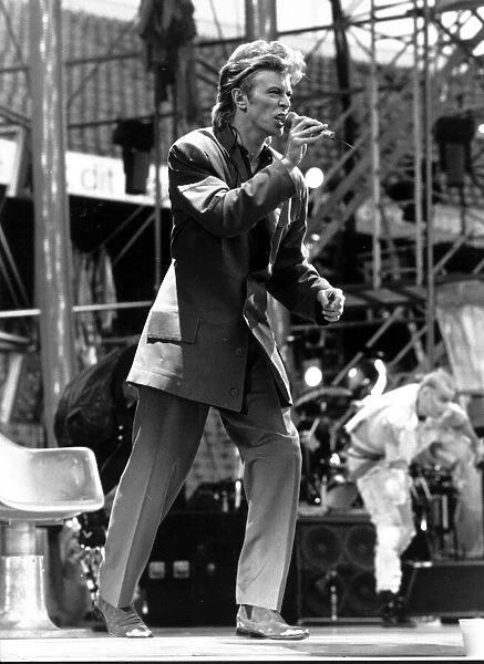 David Bowie in concert at Rotterdam, Netherlands - May 1987 (87  /  3113)