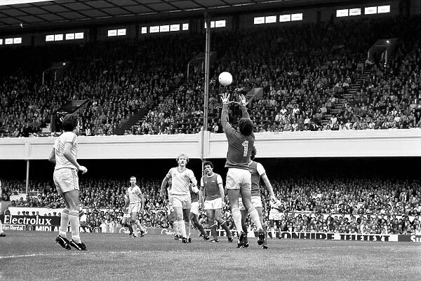 Division 1 football. Arsenal 1 v. Nottingham Forest 0. September 1980 LF04-37-070