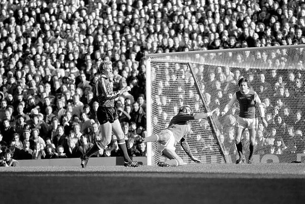 Division 1 football. Arsenal 2 v. Sunderland 2. October 1980 LF04-44-072