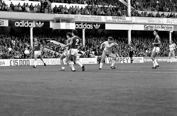 Division One Football 1985  /  86 Season. West Ham v Everton, Upton Park