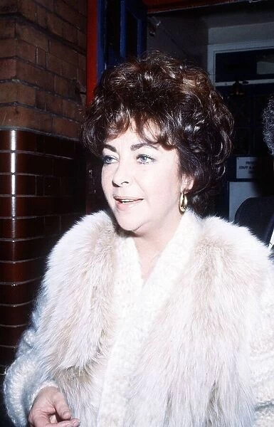 Elizabeth Taylor Feb 1982 wearing White Fur coat Dame