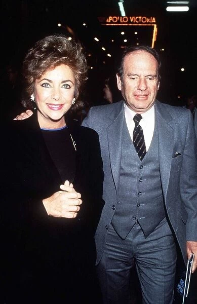 Elizabeth Taylor February 1985 with fiance Victor Lunaat at the new Apollo theatre