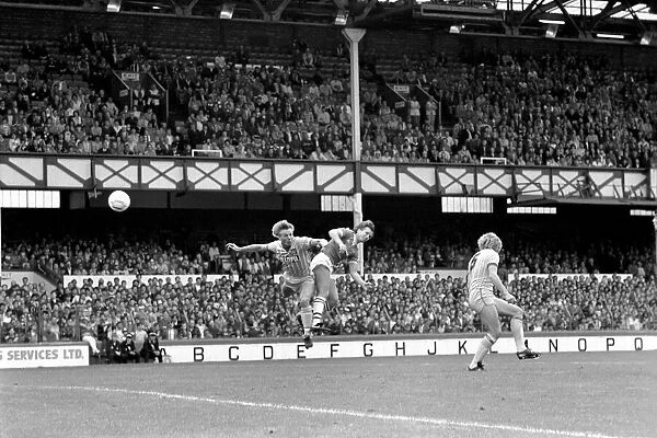 Everton v. Coventry. 8th September 1984 Action from the one all draw between