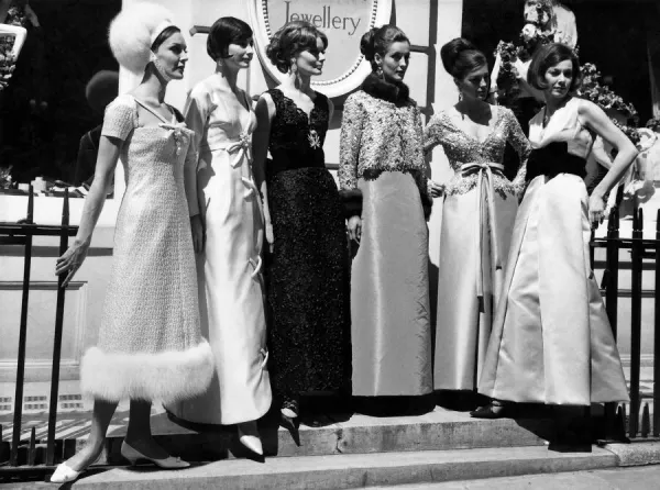 Women's fashion online in the 1960s