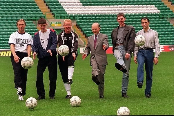 FERGUS McCANN WITH HOMELESS BROTHERS JOE GALLAGHER AND THOMAS GALLAGHER ALSO IN THE PIC