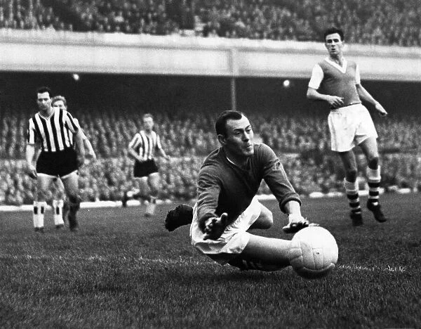 Football Division One Arsenal v Newcastle 1958  /  59 Season Kelsey