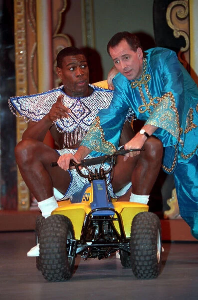 FRANK BRUNO AND MICHAEL BARRYMORE IN PANTO AT THE DOMINION THEATRE, LONDON - 16  /  12  /  1989