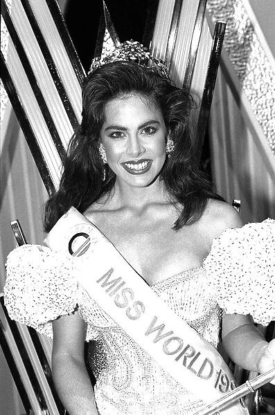 Gina Tolleson of the United States celebrates after being named Miss World 1990 following