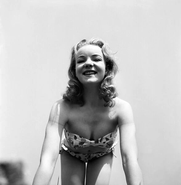 Glamour girl Val Hollman. January 1960 M4307-014