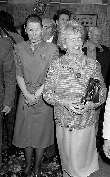 GLENDA JACKSON WITH PEGGY ASHCROFT - 29  /  05  /  1987
