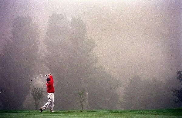Golfers at the prestofield golf course september 1998 Fog mist haar