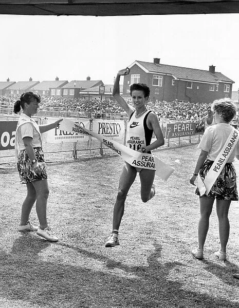 The Great North Run, 18 June, 1989 - Womens winner Lisa Martin crosses the finishing