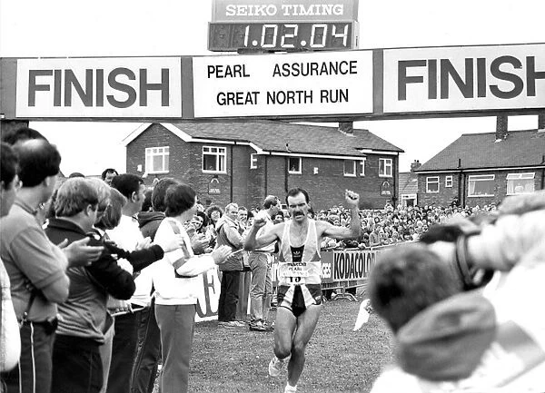 Great North Run, 21 June, 1987 - The winner of the mens race Australian Rob de Castella