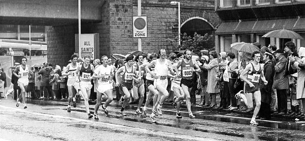 The Great North Run 27 June 1982 - The runners approach the Tyne Bridge