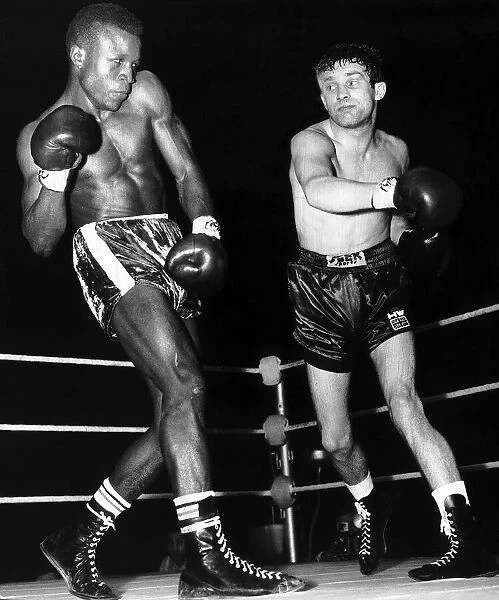 Howard Winstone v Rafiu King Boxing July 1968