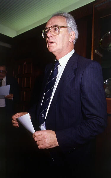 Jack McGinn reading out statement November 1986