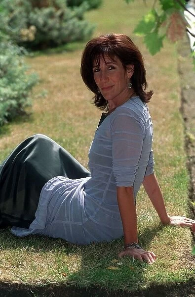 Jane Gurnett Actress September 98 Sitting on grass A©Mirrorpix