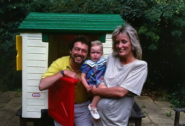 Jeremy Beadle tv presenter August 1987 with his wife Sue and daughter Cassie