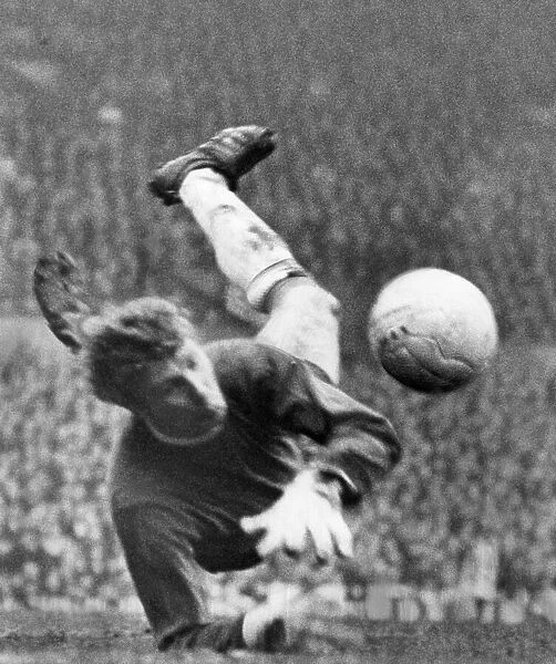 Jimmy Montgomery Sunderland goalkeeper pictured in action during league match against