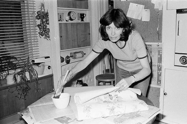 Joan Bakewell doing some DIY. May 1979
