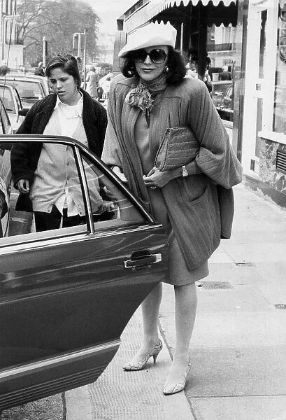 Joan Collins shopping in London with daughter Katyana - April 1987