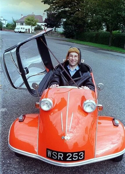 JOHN MILLER FROM GREENOCK October 1998 WITH HIS BUBBLE CAR Hood