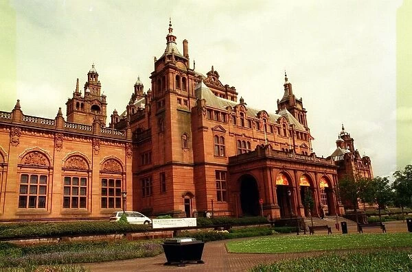 Kelvingrove Art Gallery and Museum June 1999 Exterior entrance Location for film House