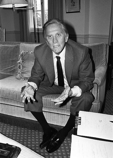 kirk Douglas April 1987 at The Grosvenor House Hotel for daily mirror interview with Bill