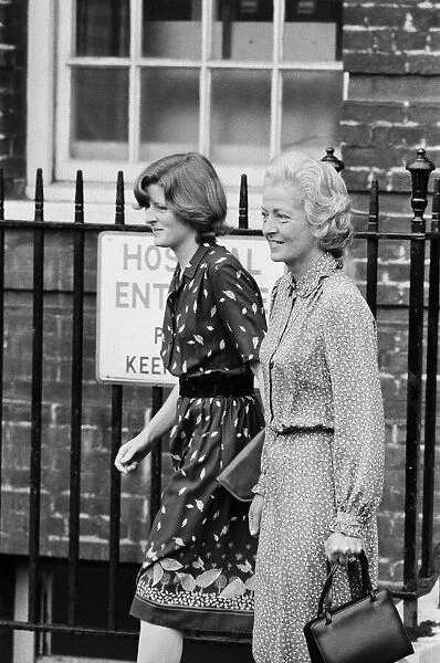Lady Jane Fellowes (left) and Princess Dianas mother Frances Shand Kydd (right