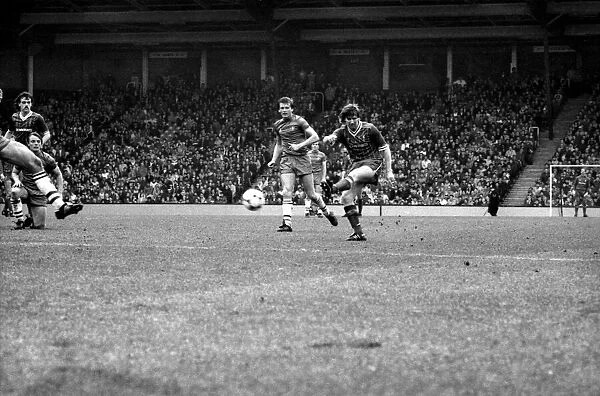 Liverpool v. Chelsea. May 1985 MF21-04-009 The final score was a four three
