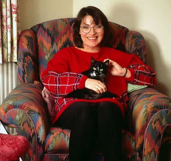 Lorraine Kelly at home with her cat February 1994
