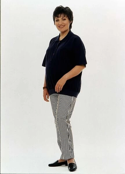 Lorraine Kelly TV Presenter posing whilst pregnant circa May 1994