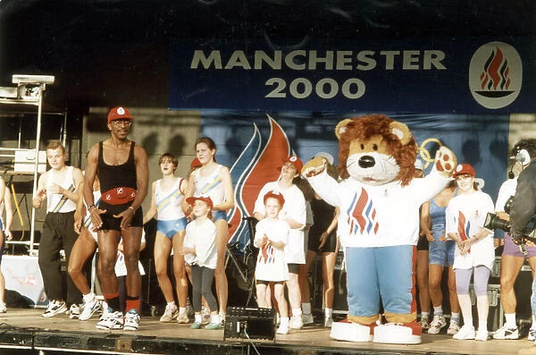 Manchester 2000 Olympic Bid, Crowds await official announcement on who will be hosting