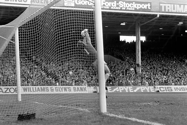 Manchester City 1 v. Crystal Palace 1. Division One Football. May 1981 MF02-28-052